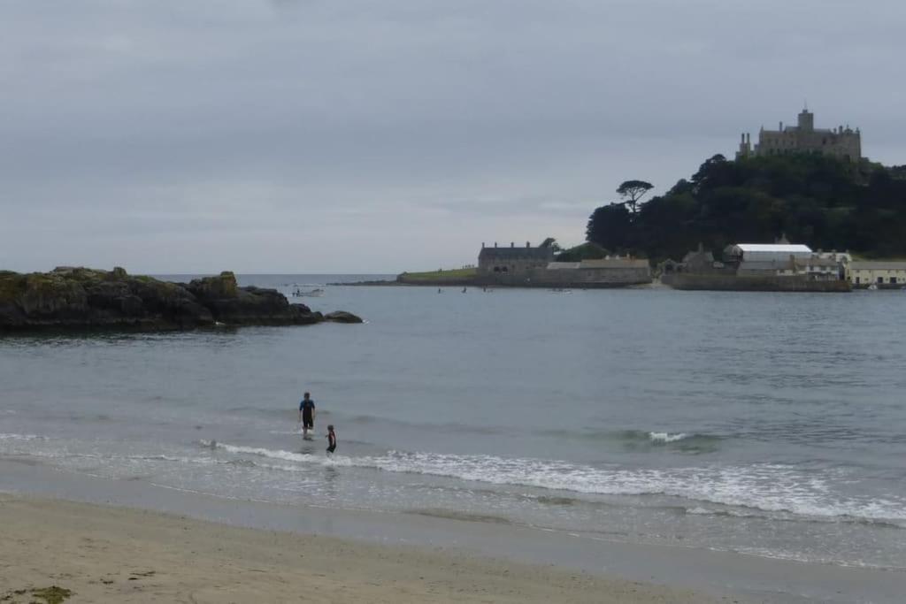 Sea View In Sleeps 6 Holiday home Carbis Bay