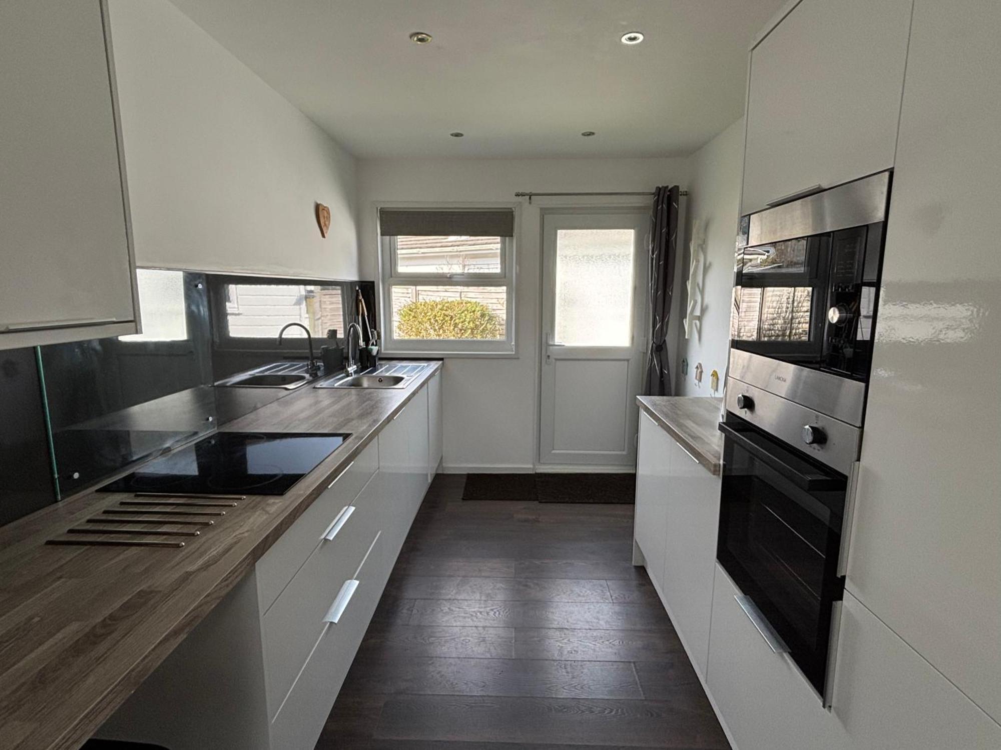 Sea View In Sleeps 6