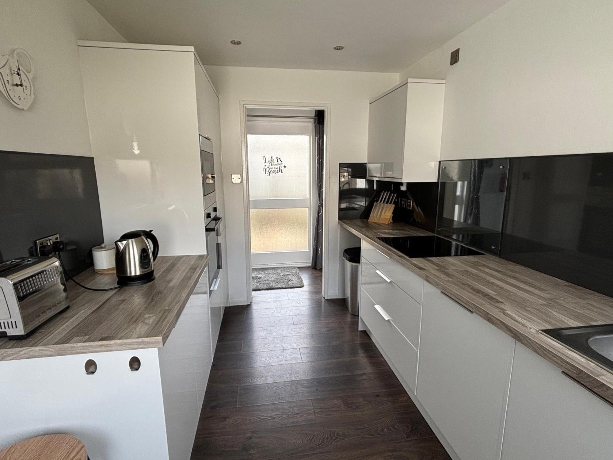 Sea View In Sleeps 6 *